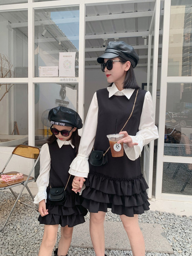 Family Set Autumn Outfit  New Mother and Daughter Set Hepburn Style Korean Black Cake Edge Frill Dress Set