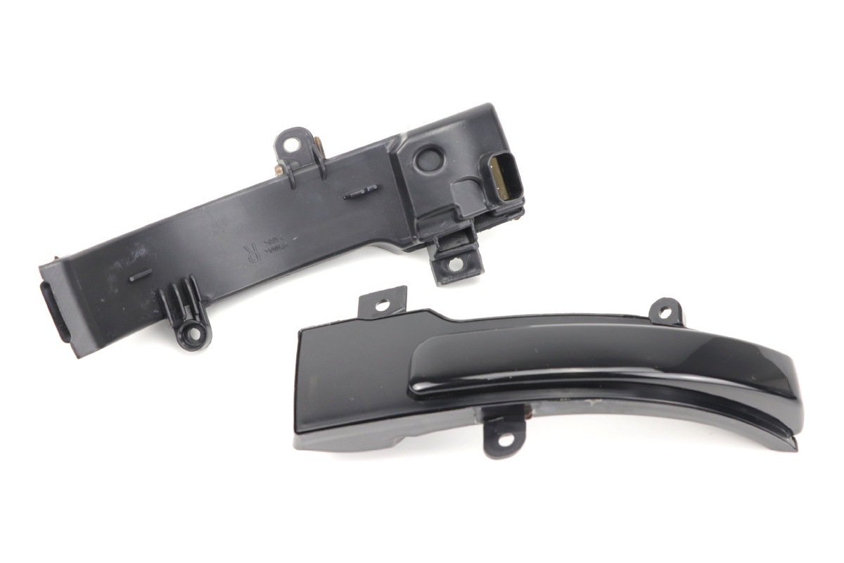 Suitable for Mitsubishi Lancer Outlander 2013-2020 Turn Indicator Rearview Mirror Dynamic Flowing Water Turn Signal