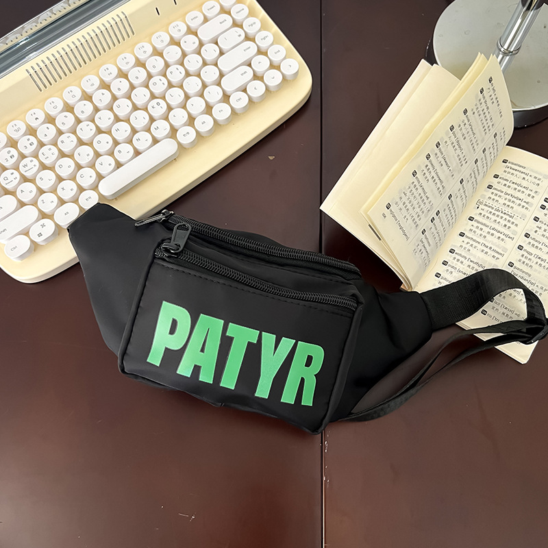 Bolsas coreanas para niños y niñas, letras extranjeras, bolsas de pecho para niños de color sólido, 2025 nuevas bolsas para niños de comercio exterior