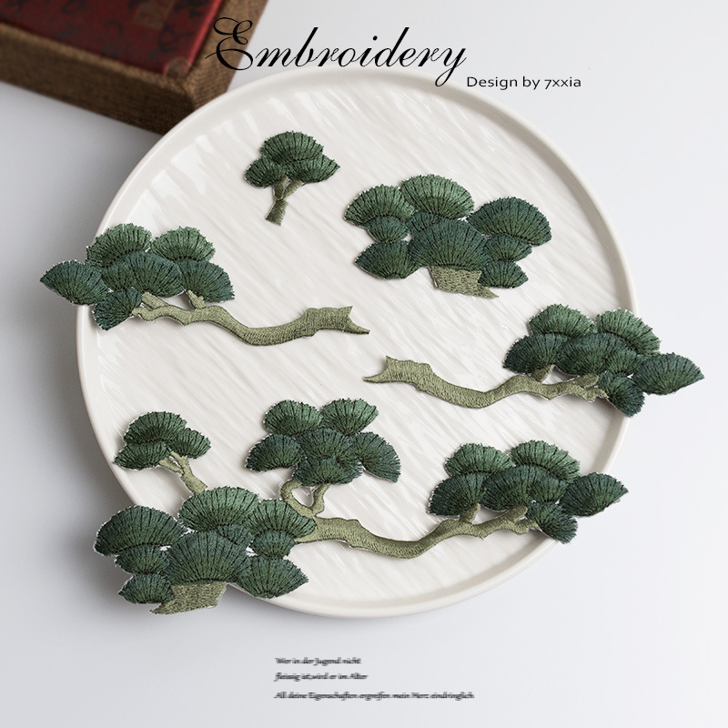 松の刺繍布はパッチを貼って服を飾ります。|undefined