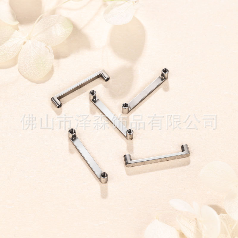 Silver pointed spike labret stud material detail