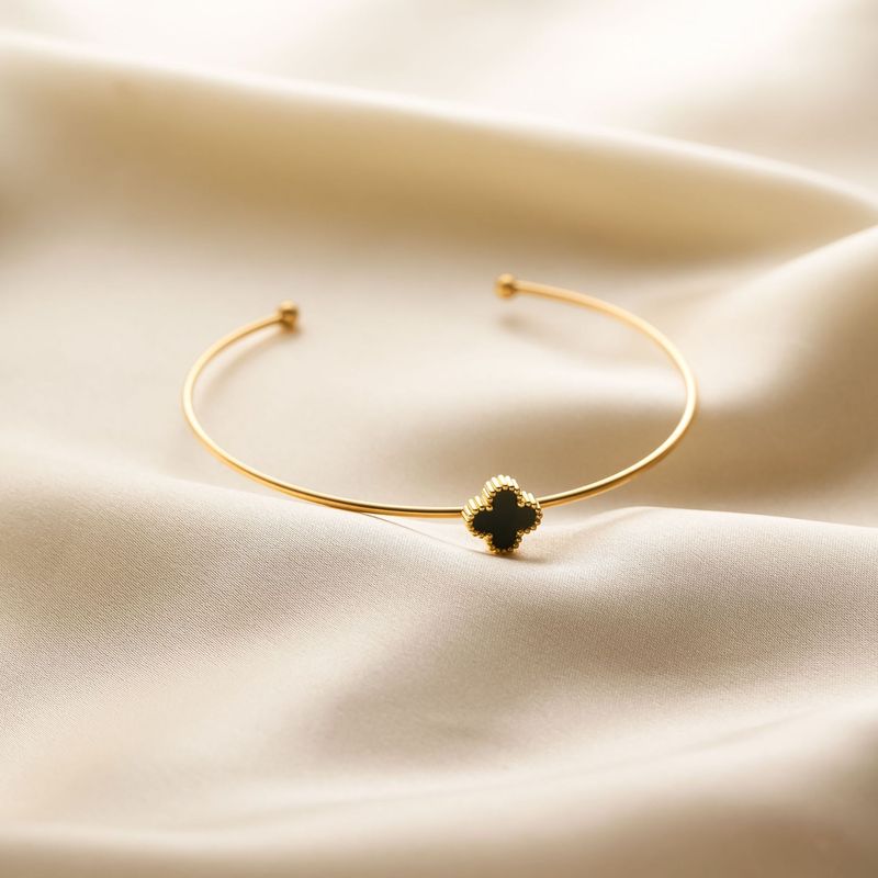 チタン鋼四つ葉のクローバーブレスレットニッチ 18k ゴールデンステンレス鋼シェル四つ葉のクローバー色褪せないブレスレットクロスボーダーホットセール|undefined