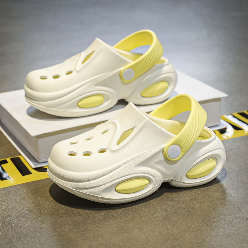 Boys' Slippers 2025 New Summer Kidsren's Clogs Non-Slip Beach Sandals Girls and Older Kidsren's Outer Wear