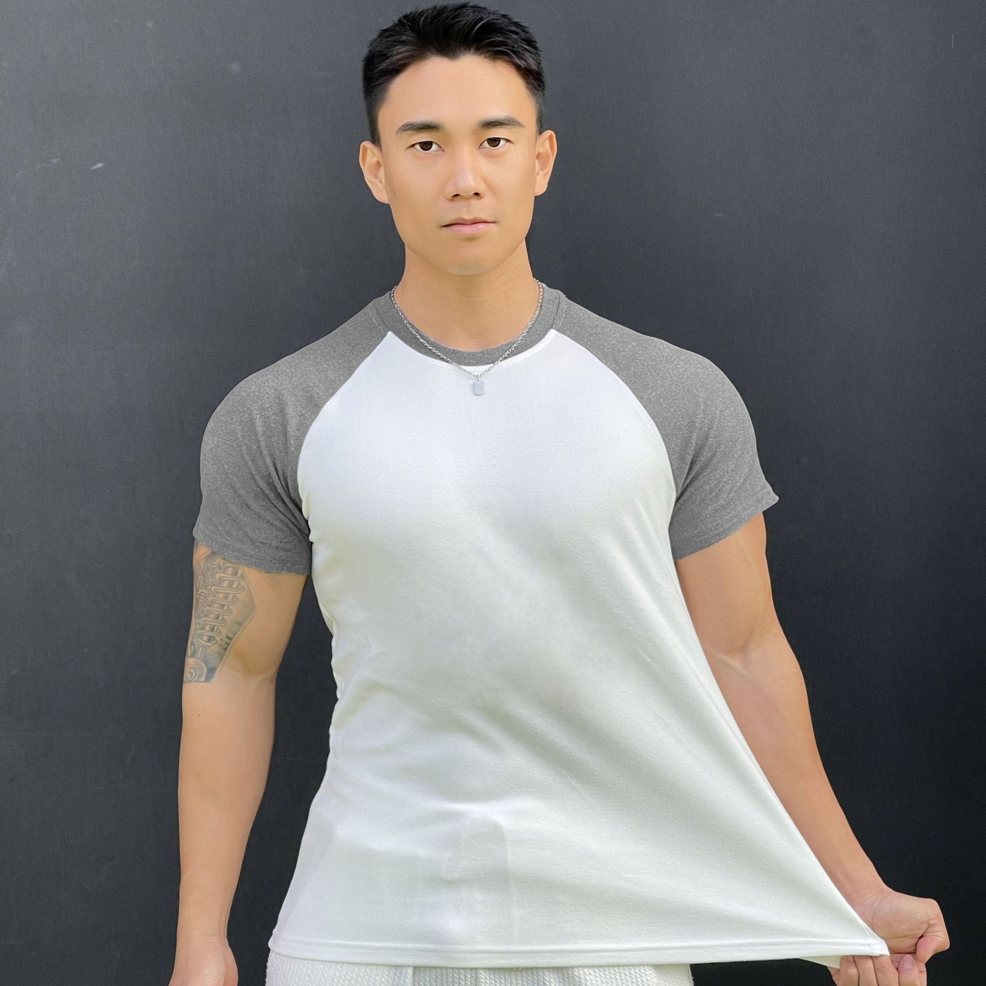 흰색과 회색 소매