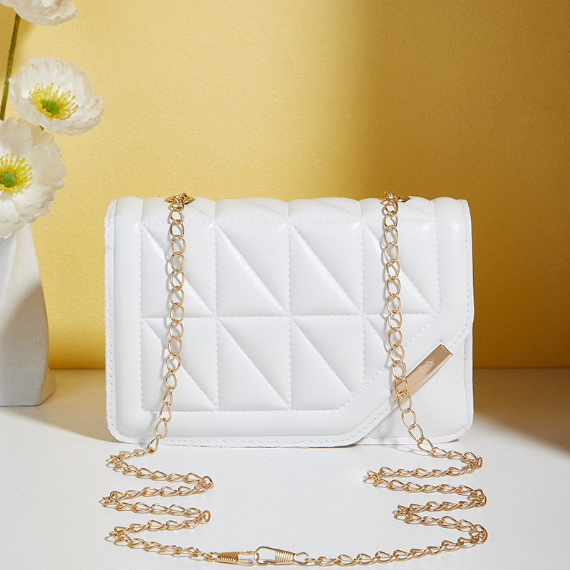 Bolsa cuadrada bordada de triángulo de diamante 2025 nueva moda versátil color sólido sequilla decoración de cadena de hebilla magnética mochila image 7