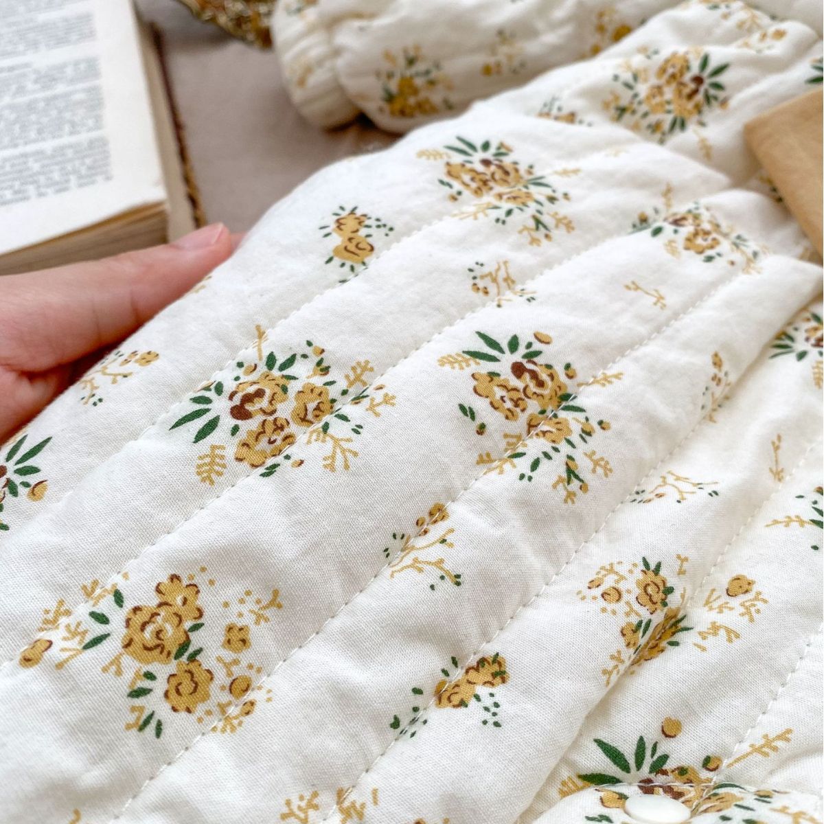 Invierno engrosada caliente mono del bebé dulce floral arco manga larga mameluco bebé niña forrado de lana mameluco