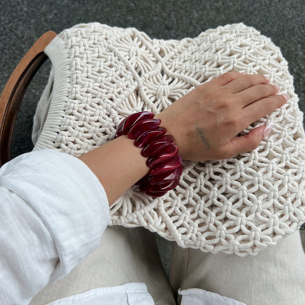 Joyas transfronterizas europeas y americanas, sentido de diseño de nicho, pulsera de degradado de resina de forma especial, pulsera elástica de costura de ins simple image 7