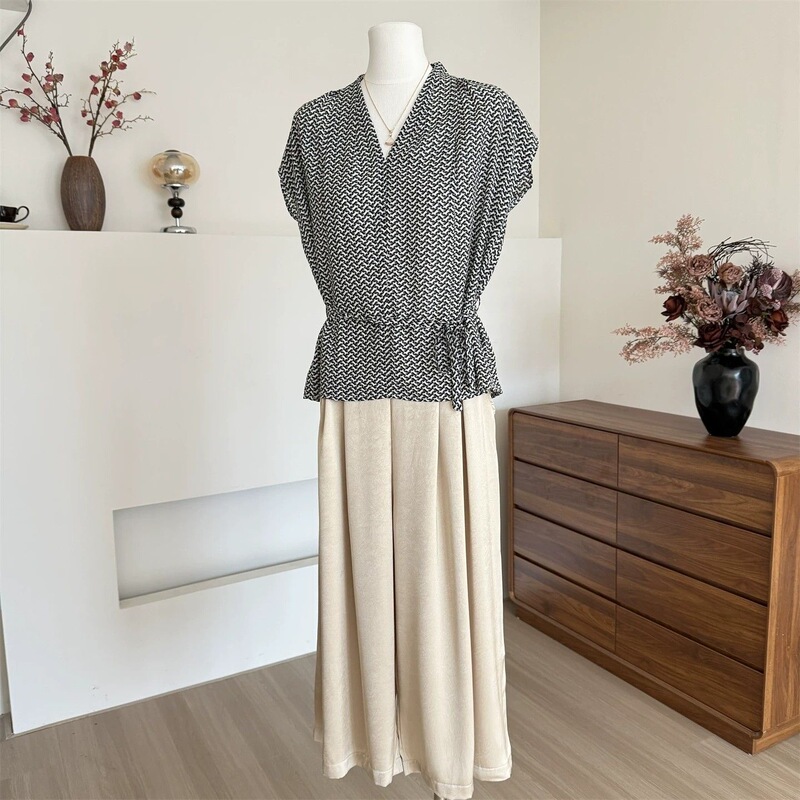 Mom's Summer Stylish Ice Silk Short-Sleeve T-Shirt, Middle-Aged Women's 2026 New Style Top, Middle-Aged and Elderly Summer Thin Set Mom's Summer Stylish Ice Silk Short-Sleeve T-Shirt, Middle-Aged Women's 2026 New Style Top, Middle-Aged and Elderly Summer Thin Set