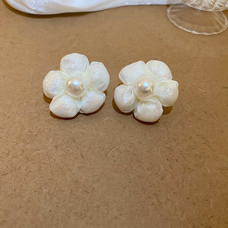 Pendientes de pinza de oreja de perla de temperamento de lujo ligero francés