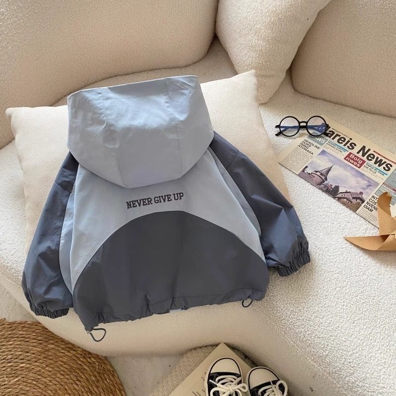 Hombres y niñas nuevas chaquetas de primavera y otoño para niños encapuchados de la chaqueta de asalto, chaqueta de aire exterior para bebés, moda de abrigo casual
