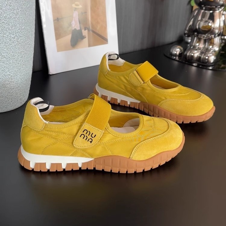 Zapatos de mujer Mary Jane de color amarillo francés 2025 verano nuevo estilo interior velcro boca baja zapatos de lona de punta redonda zapatos individuales