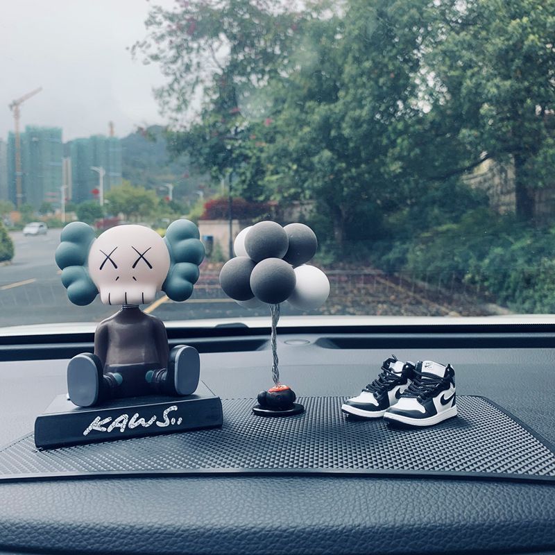 Xx gray doll + gray and white balloon + black and white shoes + large cushion