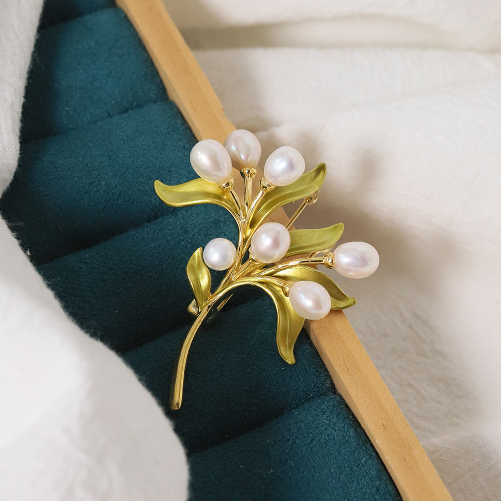 Nuevo broche coreano de ramas de perlas de agua dulce temperamento elegante Mori Tie Pin adorable simple accesorios de flor de pecho