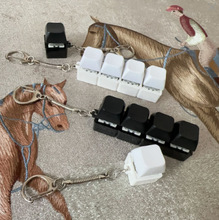 跨境4键减压按键机械轴解压玩具创意按键发光电子键盘钥匙扣挂件