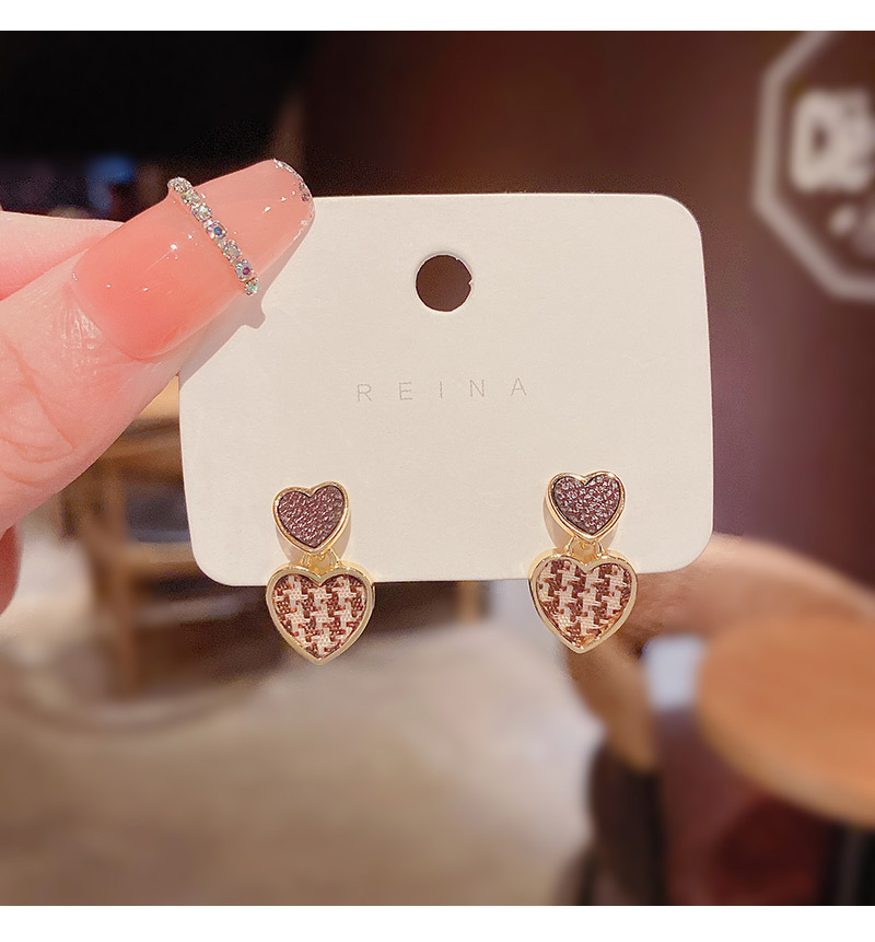 Korean Simple Lattice Heart-shaped Autumn And Winter Alloy Earrings Wholesale display picture 3