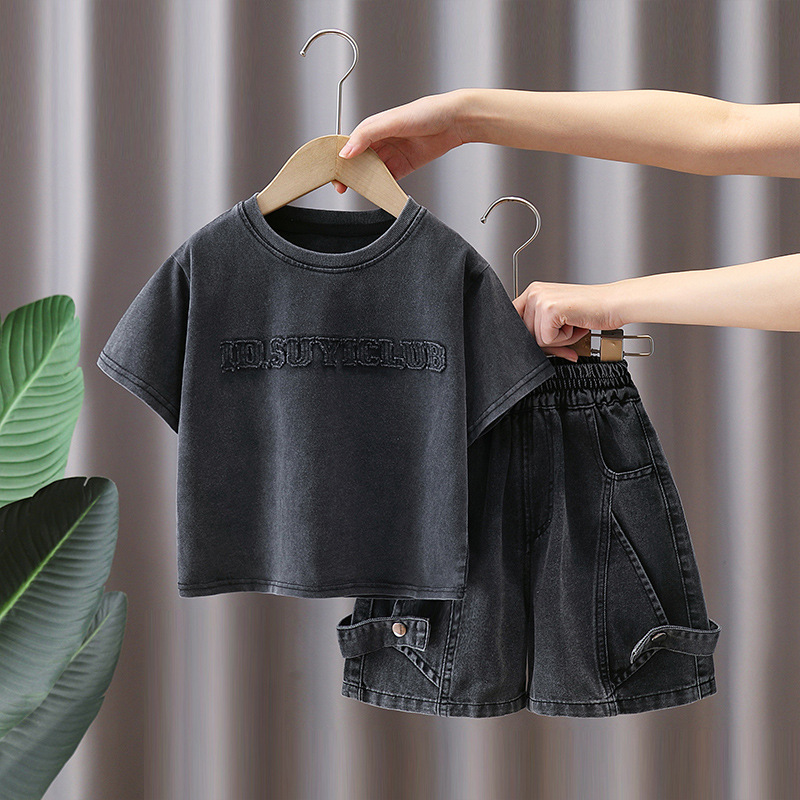 7401 Traje negro para niños 2025 nueva ropa de verano de manga corta para niños y niños de moda, estilo occidental, verano de dos piezas