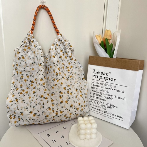 New Fashion Casual Large Capacity Women's Handbag with Small Flowers Spring and Summer Style Handbag from Dongdaemun, Korea