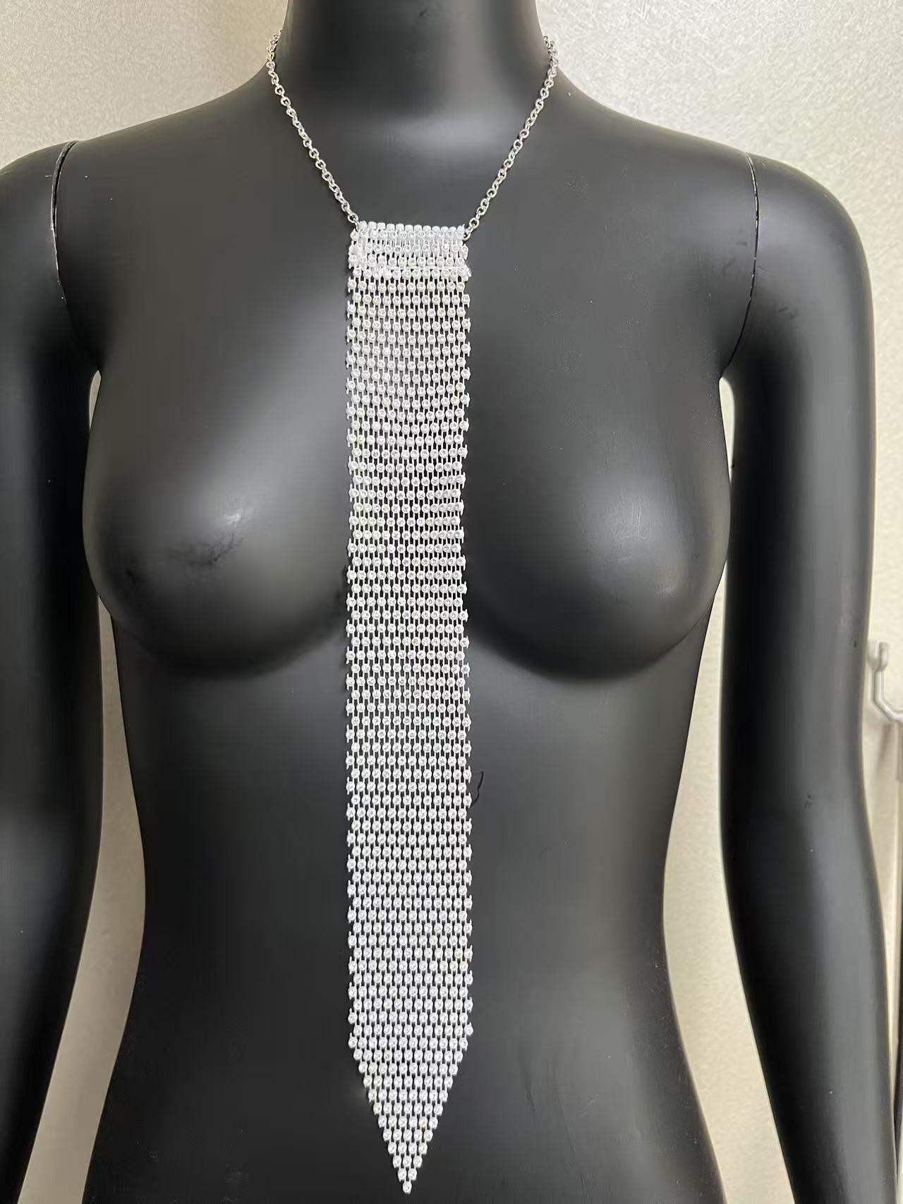 흰색 바탕에 흰색 다이아몬드