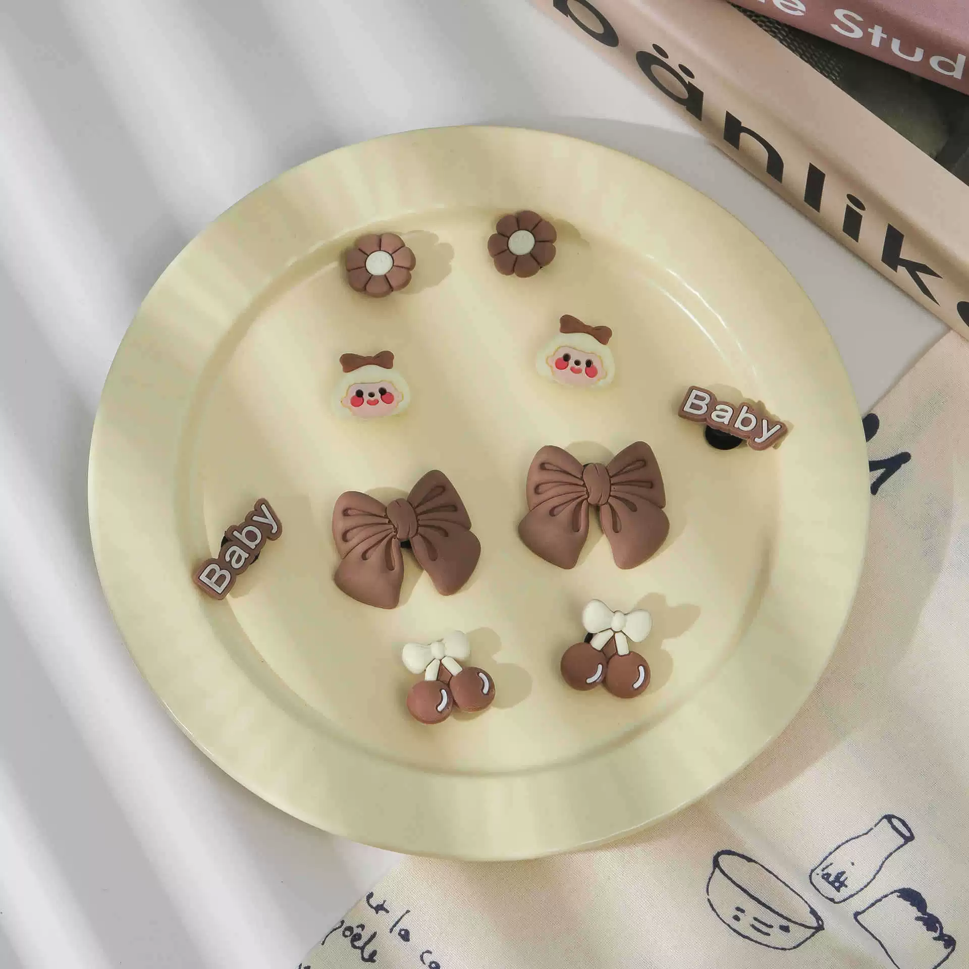 Симпатичная мультяшная пара пещерных обувных аксессуаров оптом новая обувь цветочная женская креативная обувь украшения съемная обувная пряжка