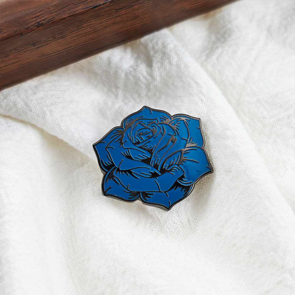 Blue Rose Skull Metal Brooch American Tattoo Style Enamel Pin Dark Gothic Niche Clothing Badge