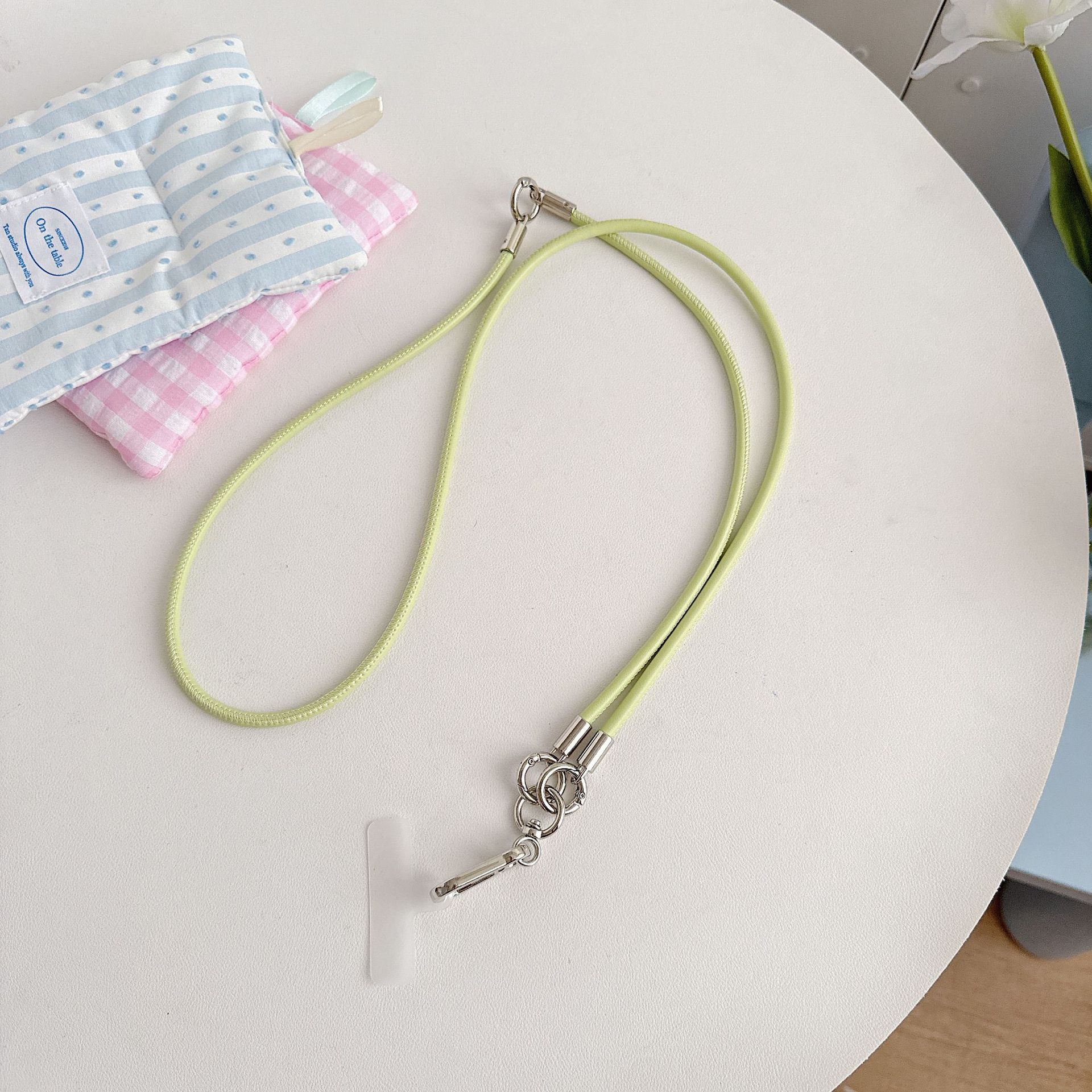 Cordón de teléfono móvil de alta gama hecho a mano boutique Cordón de cuero ins Cadena larga y corta Cordón de teléfono móvil de moda Cordón de mensajero largo y corto