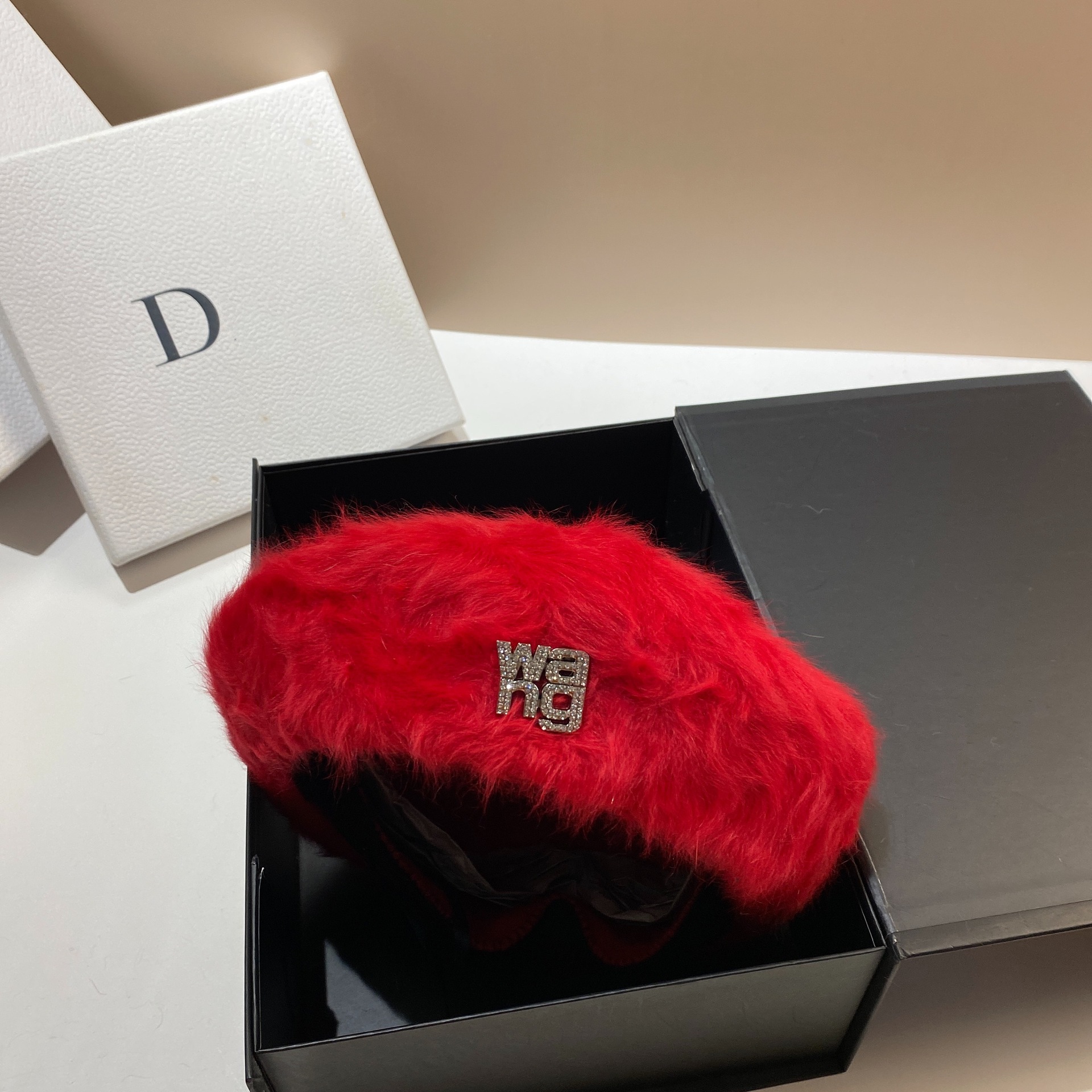 Rabbit hair beret women's Korean version autumn and winter plush diamond inlaid king octagonal fashion socialite style_voghion.com