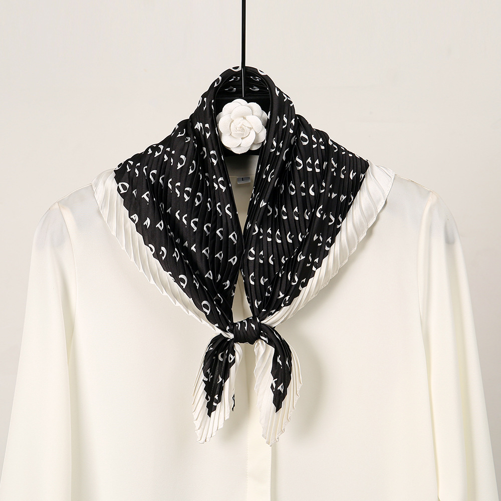 Trendy Cool Design Sense 70 Bufanda de seda arrugada Bufanda cuadrada pequeña Bufanda profesional de alta calidad sin colisión Bufanda plisada al por mayor