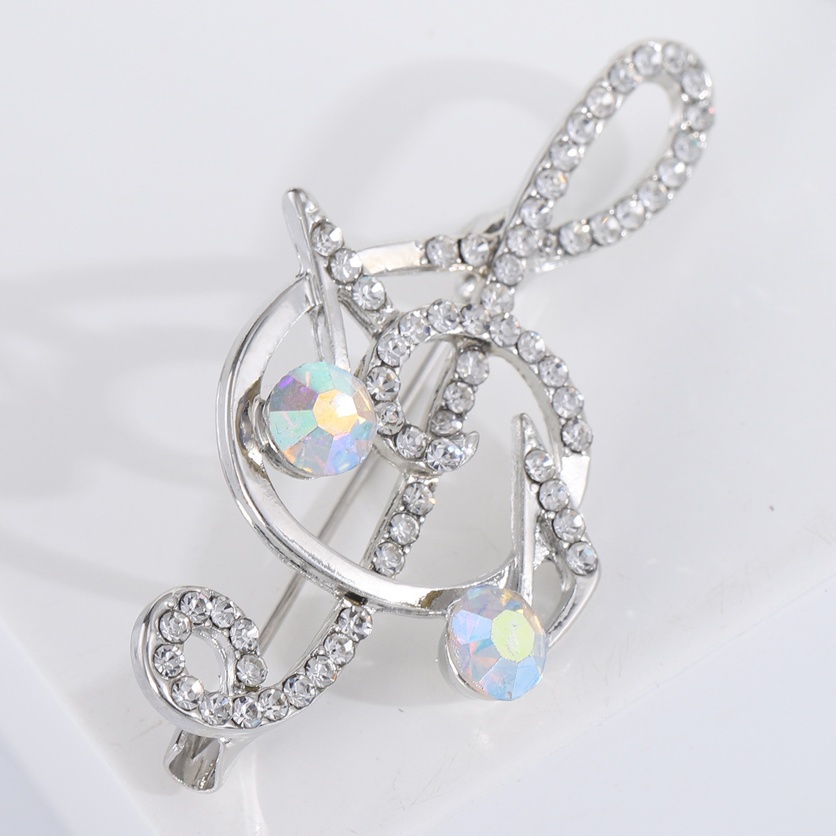 Spilla a forma di nota musicale con perla elegante per donna_voghion.com