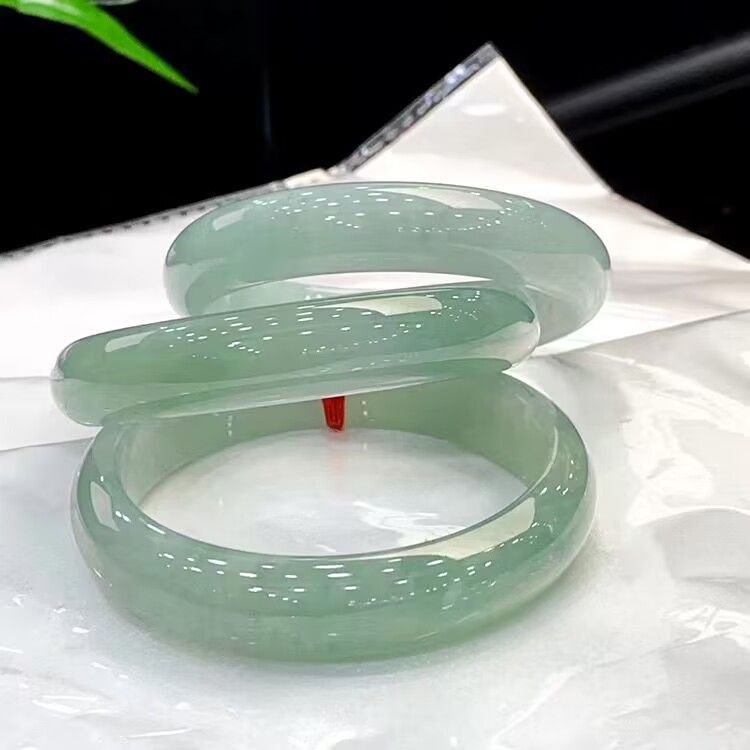 Vòng tay ngọc bích Miến Điện chính hãng – màu xanh lá nhạt phong thủy (đường kính trong 54–62 mm) chi tiết 8