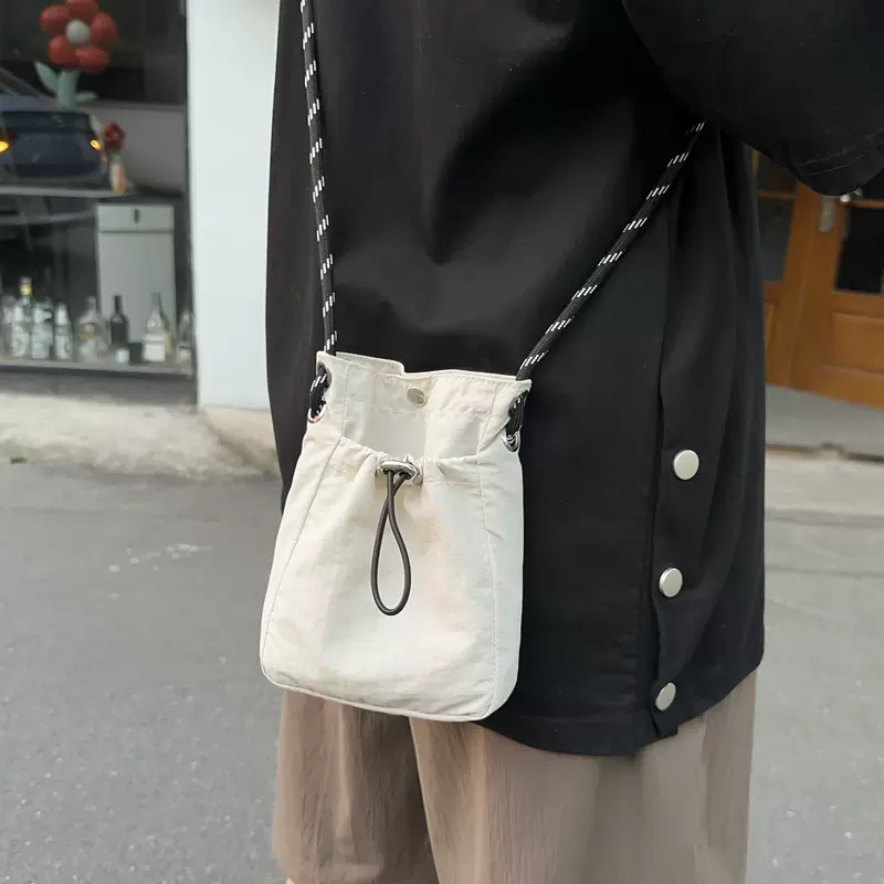 夏季轻便帆布运动斜挎包迷你小包包女2025新款尼龙单肩随身手机包