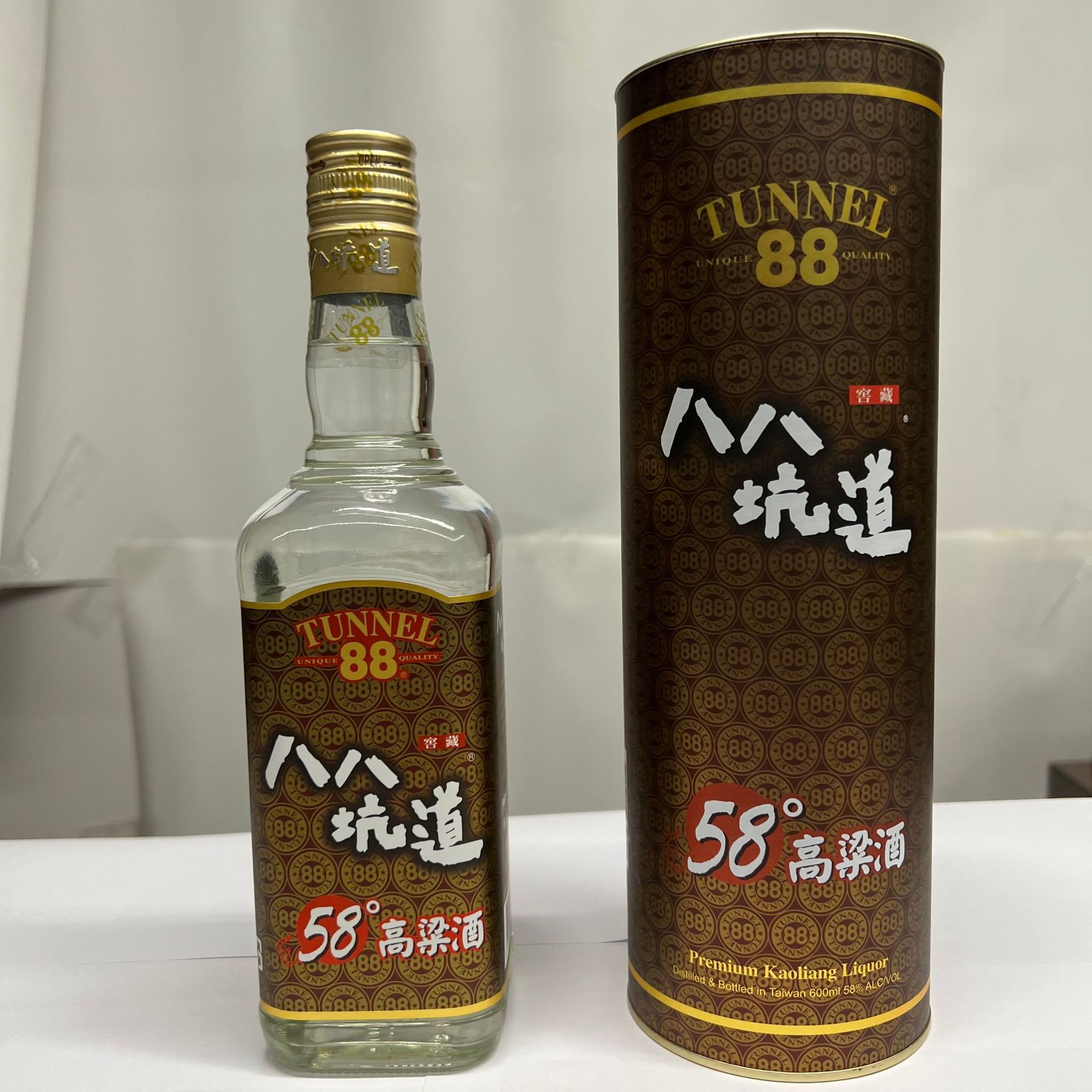 台湾八八坑道高粱酒58度龙纹600毫升清香型白酒