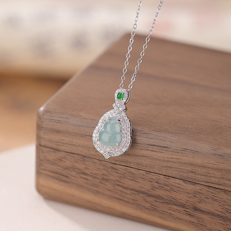Mặt dây chuyền bạc S925 hình hươu đính đá zircon xanh ngọc lục bảo — Mặt dây chuyền đơn (không có dây chuyền)
