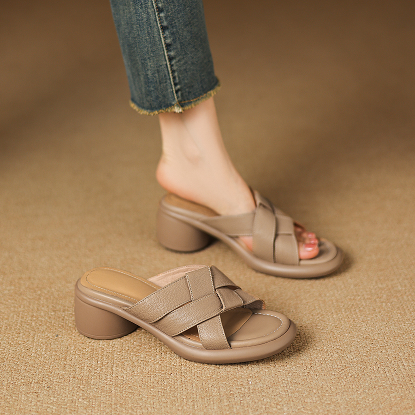 Sandal nữ hở mũi dệt da dê gót cao 7 cm — màu trắng ngà