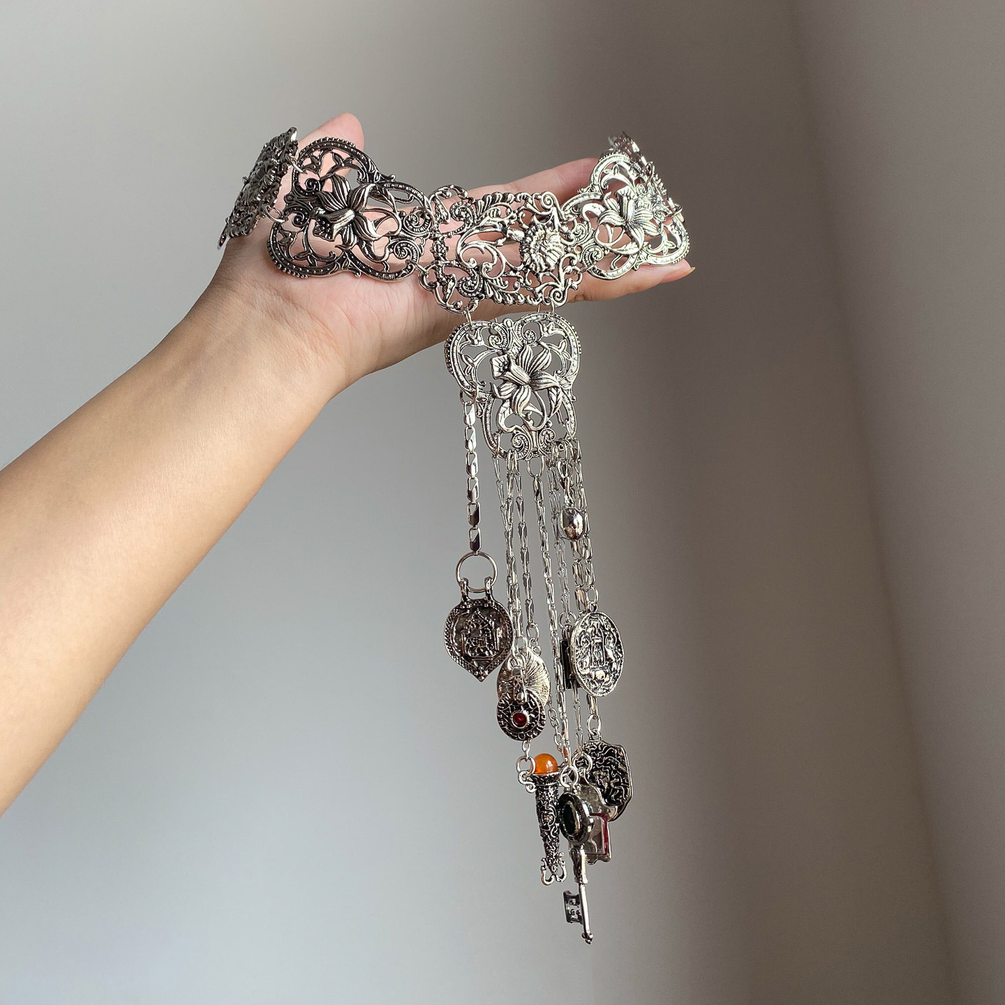 Bohemian Ethnic Style Necklace with Metal Tassel Design, Long, High-Looking, Retro, Distressed, Heavy-Duty Clavicle Chain
