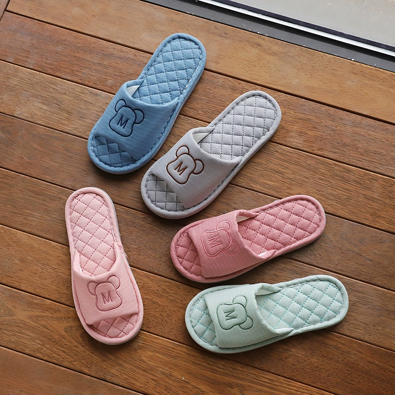 Новые тапочки для женщин, летние домашние тапочки для пары, нескользящие, бесшумные, на толстой подошве, домашние тапочки с мультяшным медведем для мужчин и женщин