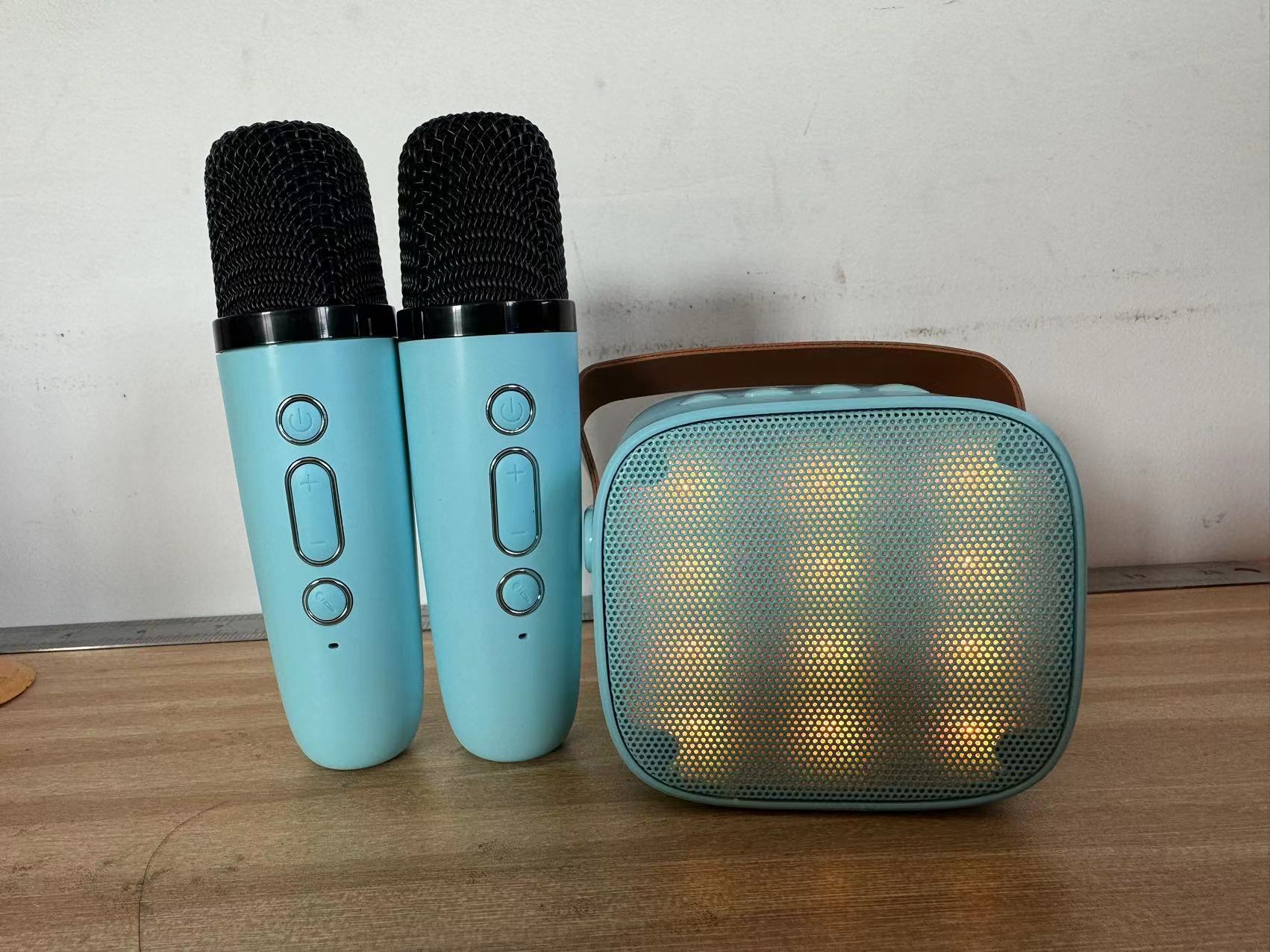Audio inalámbrico portátil al aire libre de Bluetooth del karaoke del micrófono D20/K12/K13/K11/K16 mini con las luces coloreadas