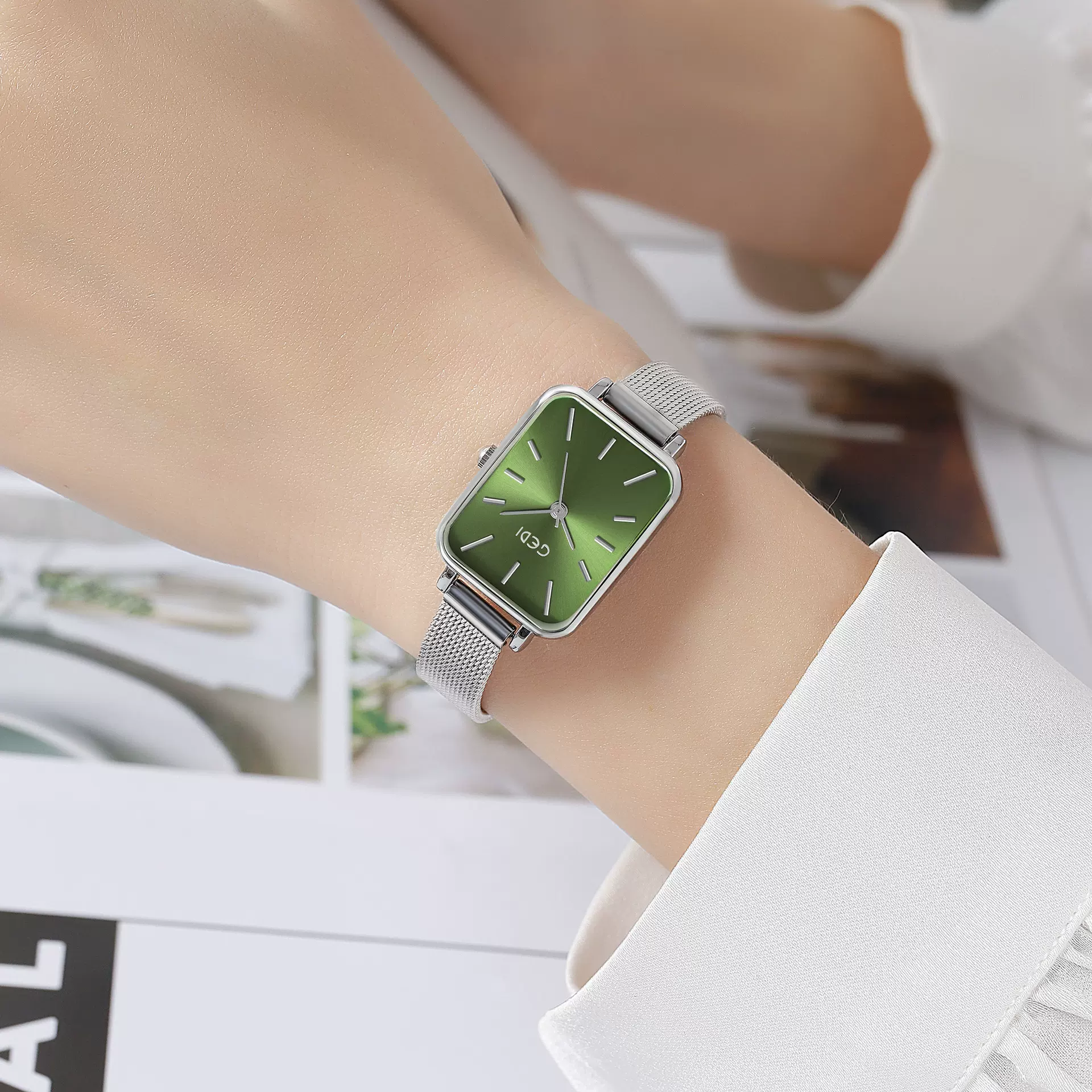 歌迪小方盘简约气质超薄石英不锈钢防水网带女士学生手表
