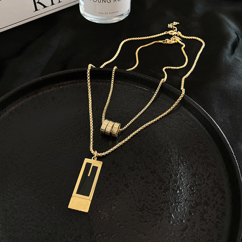 골드 기하 목걸이