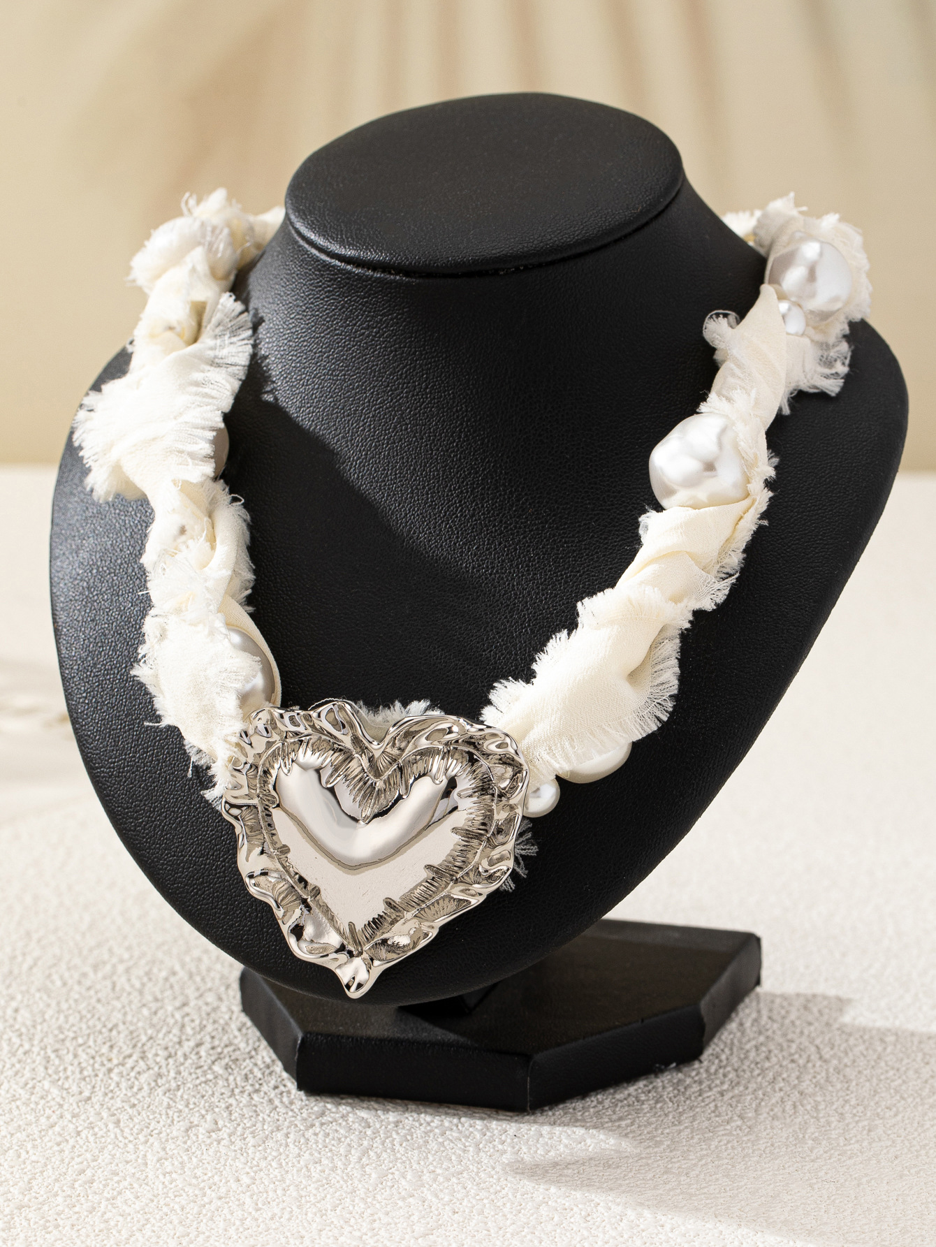 Classic Style Streetwear Heart Shape Alloy Bandana Cloth Silk Scarf Cord Cord String Choker Wholesale display picture 4