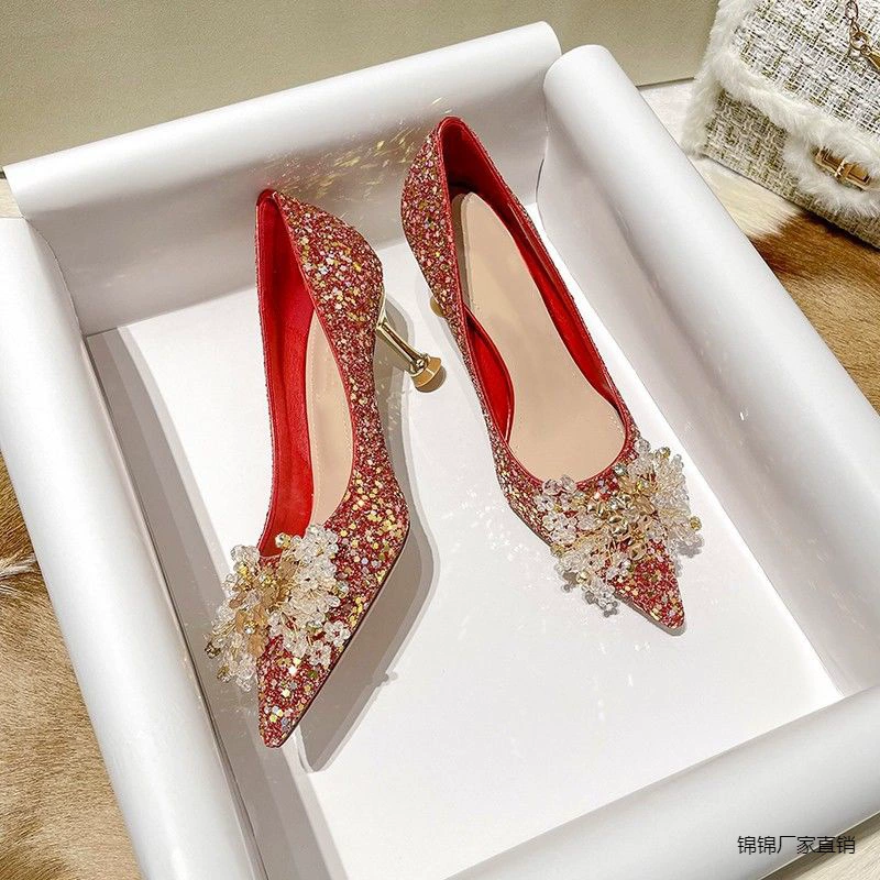 Зимние красные свадебные туфли 2024 года свадебные свадебные платья Xiuhe
