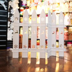 クリスマスクリスマスツリーシーン装飾品柵小鹿雪花透かし彫り白色pvcクリスマスフェンススポット