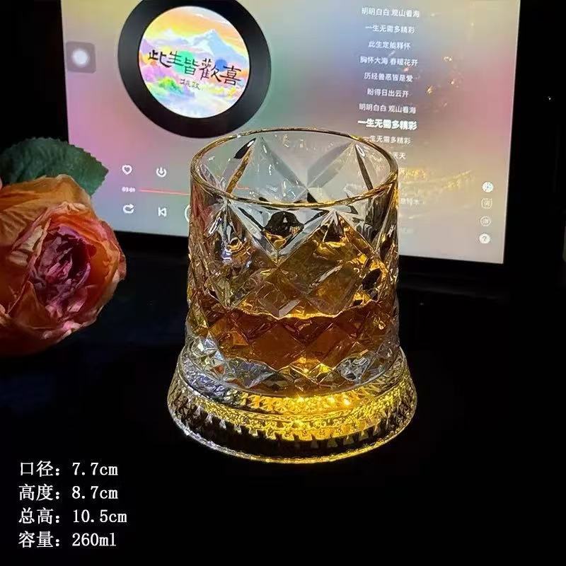 Vaso de whisky de alto valor con base explosivo vaso de vidrio luminoso giratorio tumbler vaso de cerveza giratorio vaso de agua
