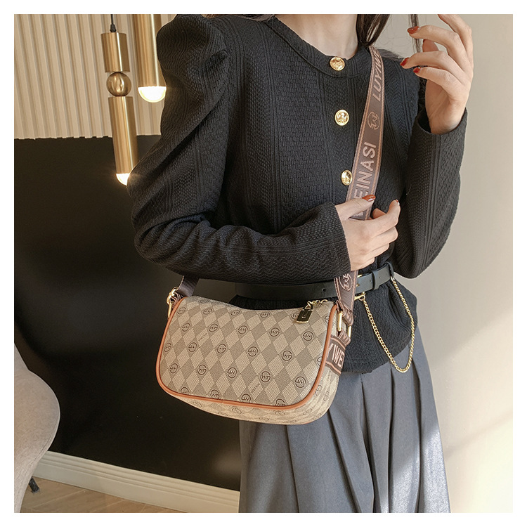 Grenzüberschreitende heiß verkaufte Taschen für Frauen 2023 neue Mode Retro-bedruckte Umhängetasche Außenhandel Damentasche breiter Schultergurt Umhängetasche_voghion.com