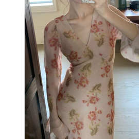 大码微新品初秋温柔仙美领喇叭袖花朵连衣裙女新款印花显瘦长裙