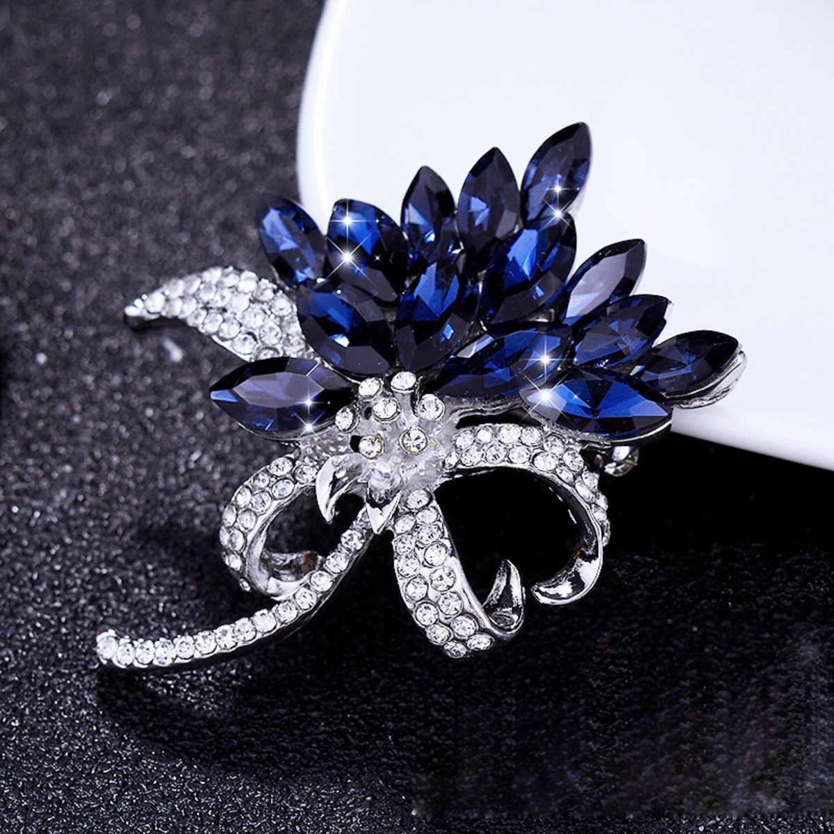 Moda sencilla y versátil damas buckle zircon broche gran broche sintético cristal pectoral buckle accesorios image 3