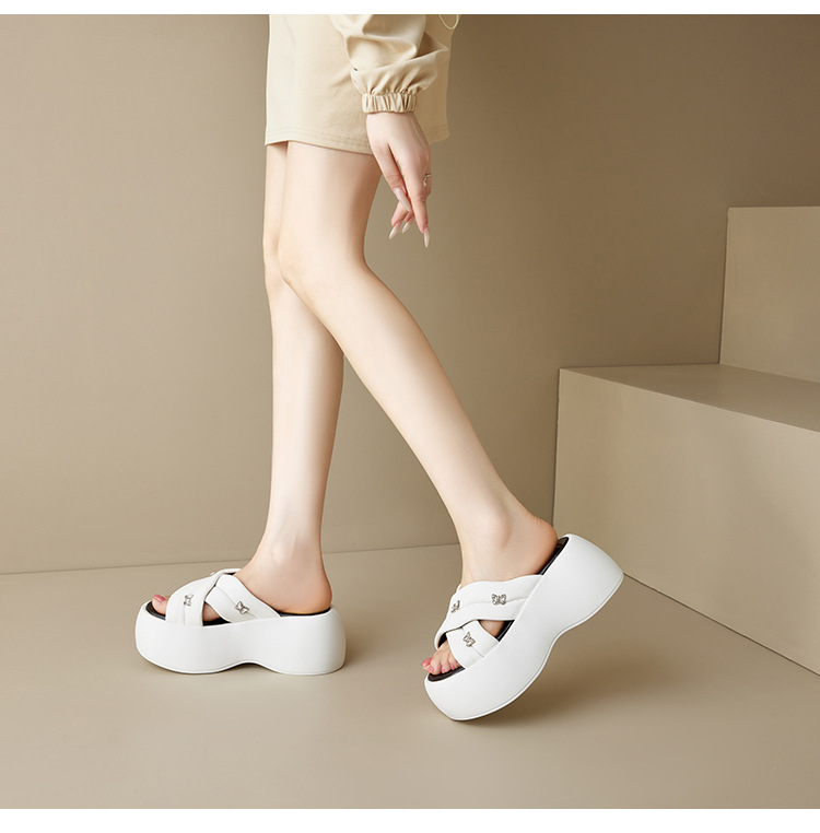 Dép sandal nữ quai chéo hở mũi đế bánh xốp dày dáng nhỏ — Màu trắng sữa chi tiết 6