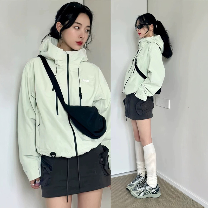 JEEP women's short windbreaker 2026 new autumn outdoor stylish windproof sports jacket for petite women JEEP women's short windbreaker 2026 new autumn outdoor stylish windproof sports jacket for petite women