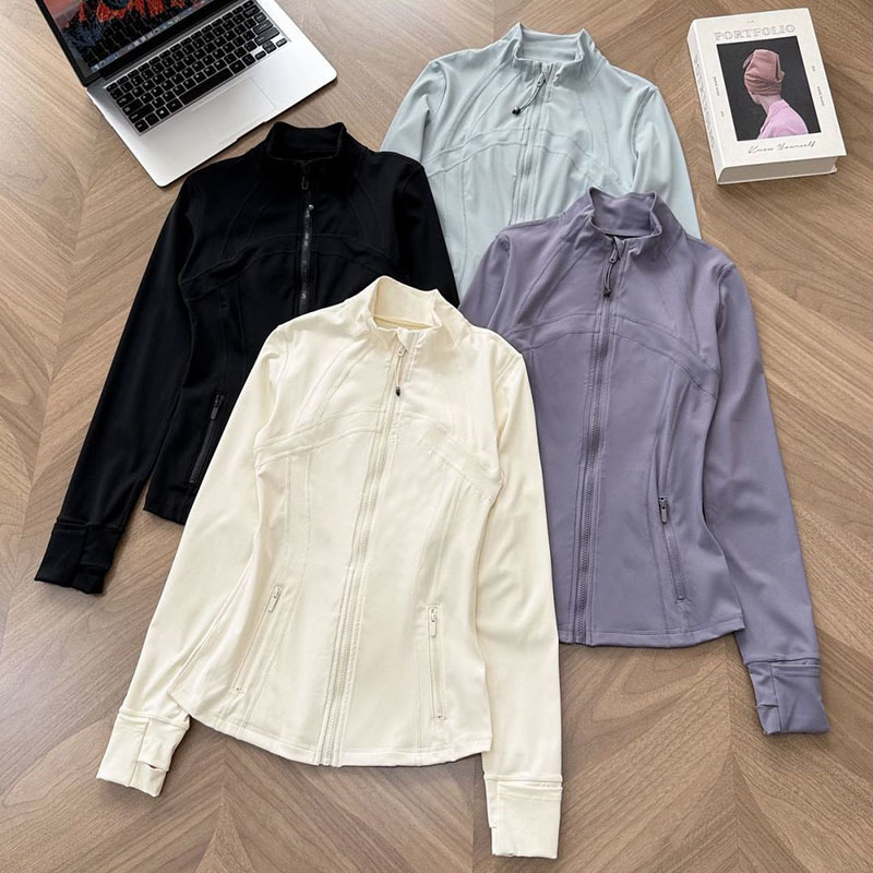 Women's sports jacket with a similar design to Lu's, featuring a three-dimensional cut, stand-up collar, zipper closure, a simple and slim fit, and a slimming effect, suitable for yoga wear