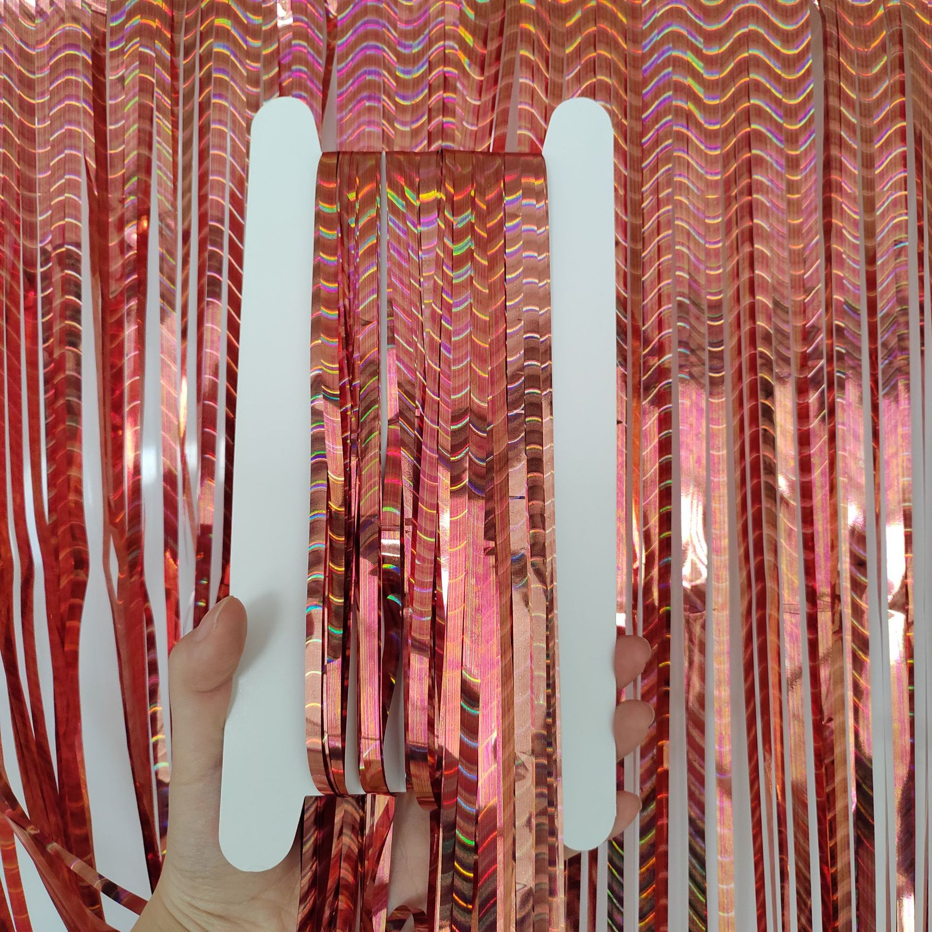 Cortina de seda de lluvia personalizada sitio de fiesta props decoración de fondo de fiesta de cumpleaños cortina de puerta de seda de lluvia ondulada láser