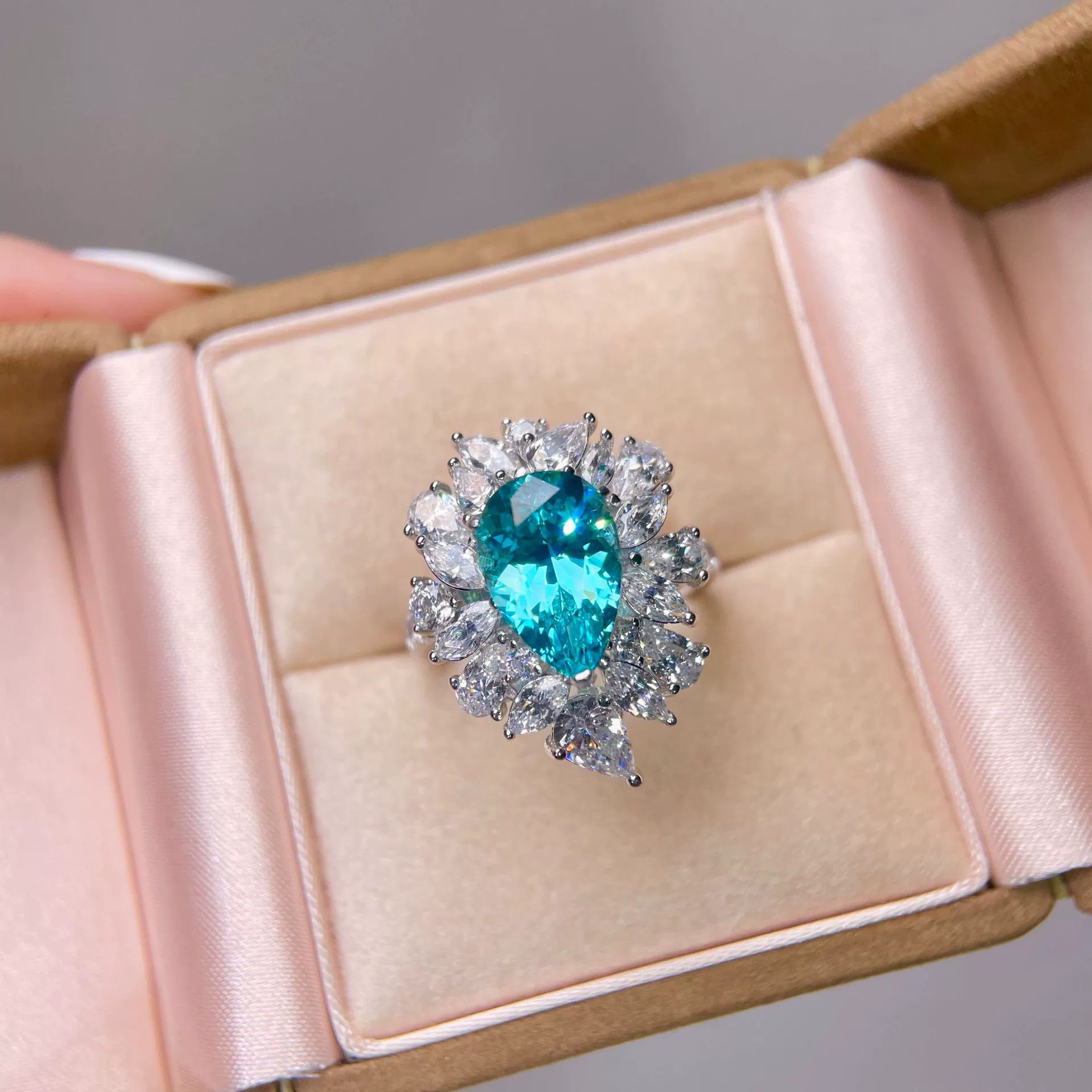 6,5 карат выставка кольцо Параиба неоновый малдф синий большая капля воды женский серебряный драгоценный камень выращивание